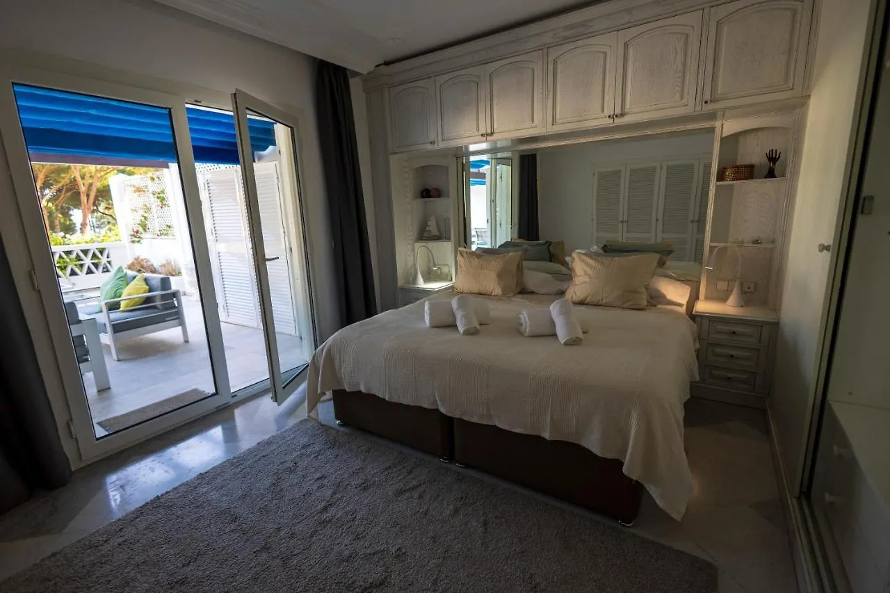 Apartment Beachfront Luxury Appartment, Playas Del Duque, Puerto Banus, Marbella Spain